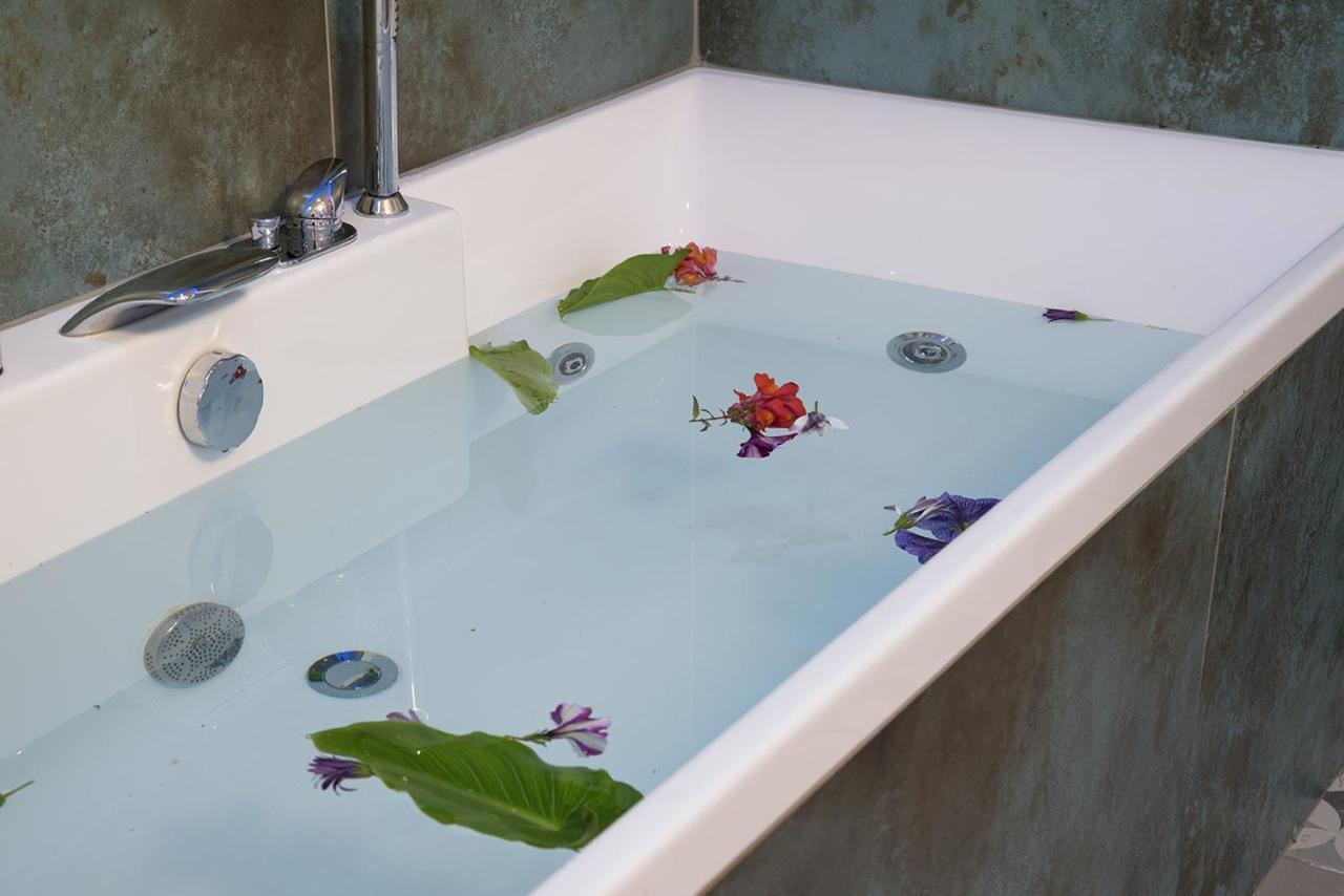 Edward Luxury Suites Ханья Экстерьер фото