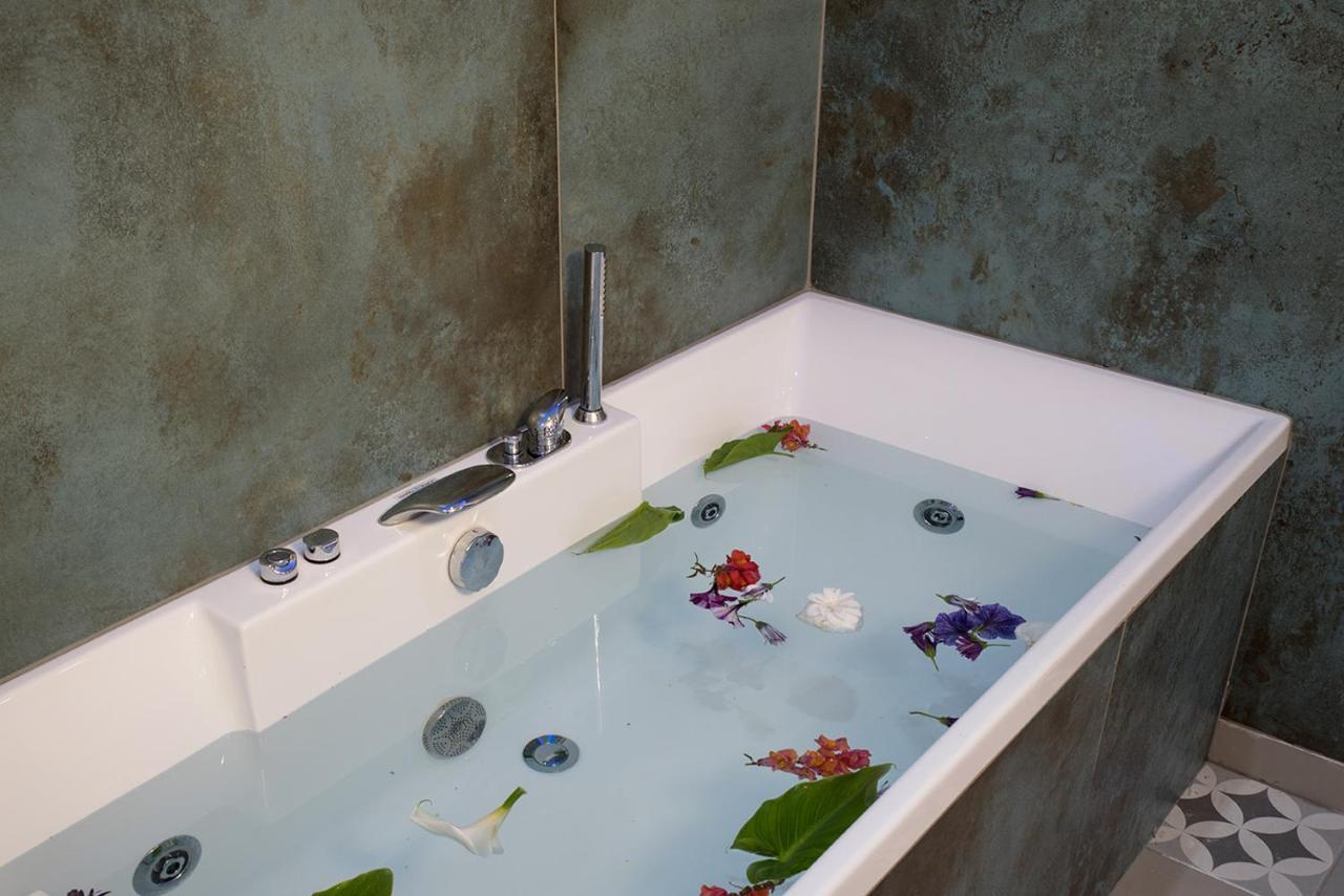 Edward Luxury Suites Ханья Экстерьер фото